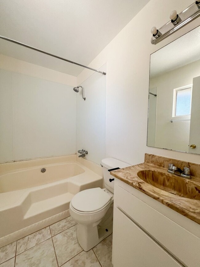Building Photo - 29 Palms Home with Mountain Views