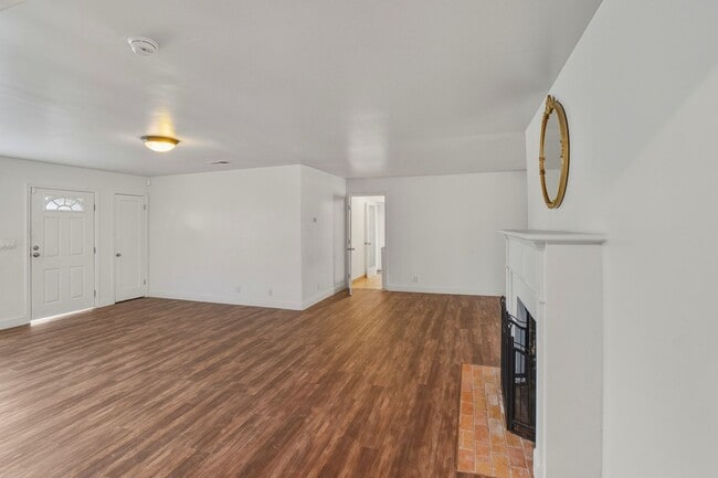 Building Photo - 2148 Irvin Wy