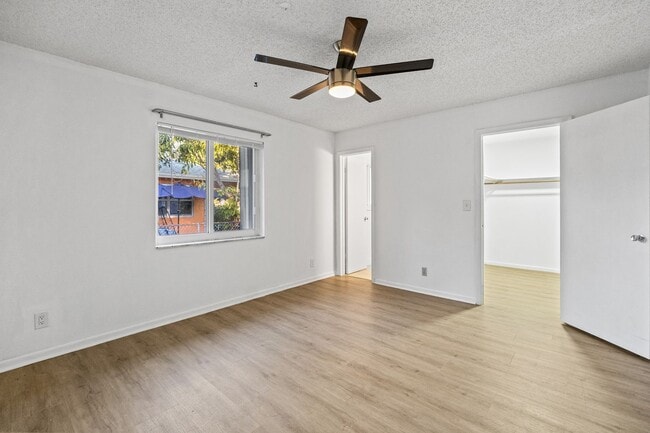 Building Photo - Comfortable Oakland Park Living - 3BR with Outdoor Space