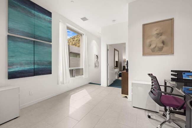 Building Photo - 1201 Surrey Ln