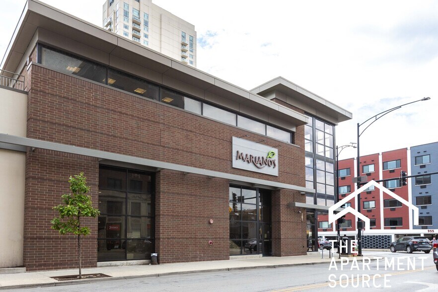 Building Photo - 941 W Carmen Ave