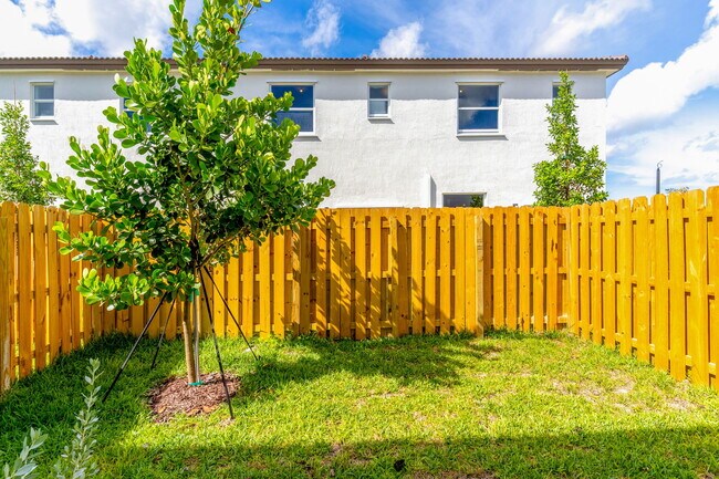 Building Photo - 2665 SE 28th St