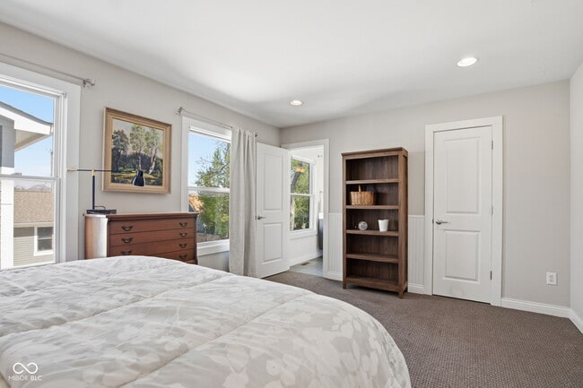 Building Photo - 228 E St Joseph St