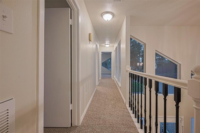 Building Photo - 520 S Rivershire Dr