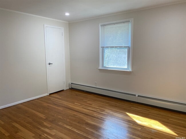 Building Photo - 46 Roosevelt Ave