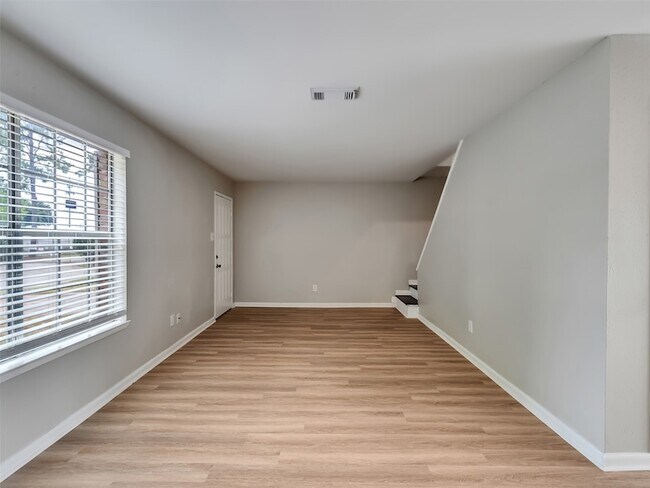 Building Photo - 4003 Swinden Dr