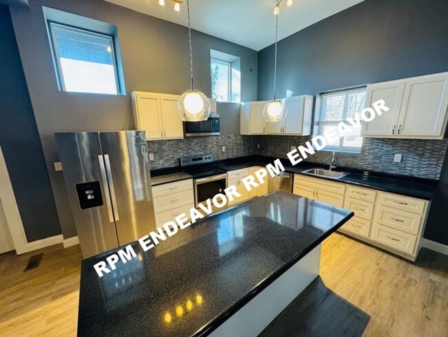 Building Photo - Stunning Tower Grove East 4 Bedroom 3.5 Bath Home