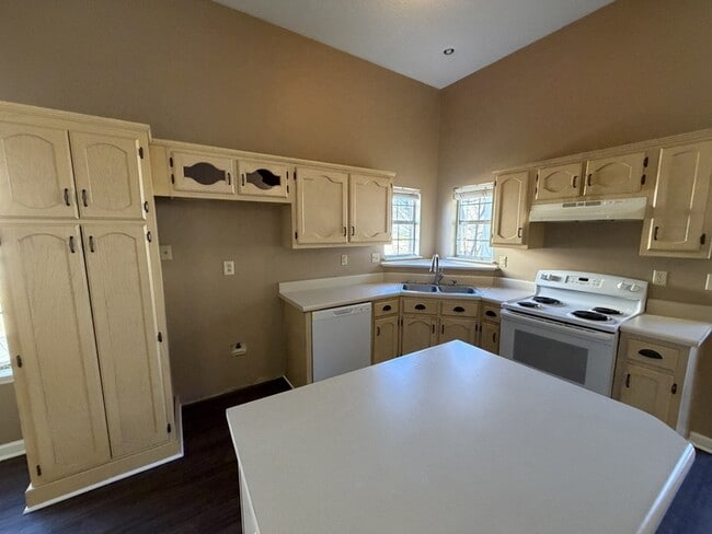 Building Photo - 6675 Whitten Pine Dr