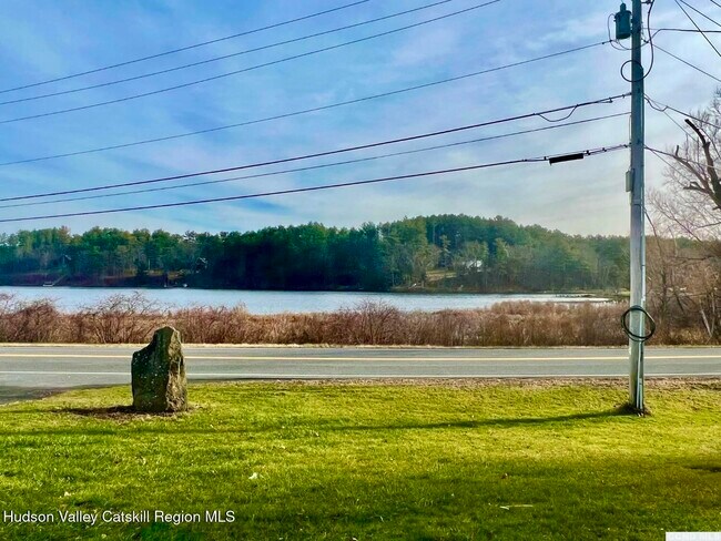 Building Photo - 555 Green Lake Rd