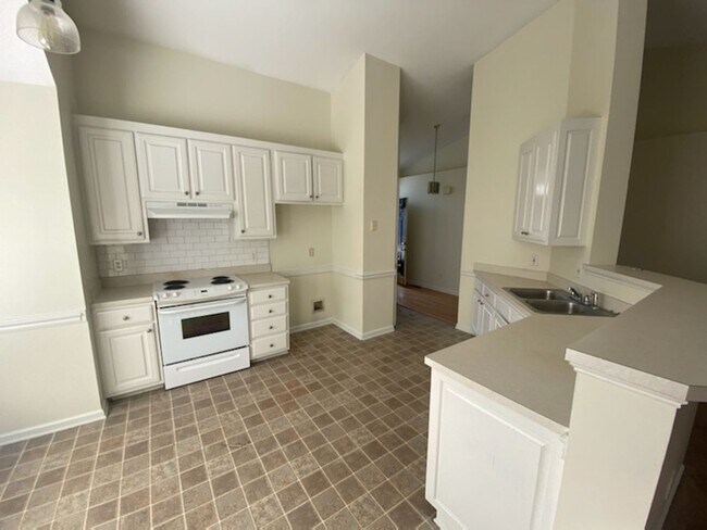 Building Photo - 4810 Heritage Woods Ct