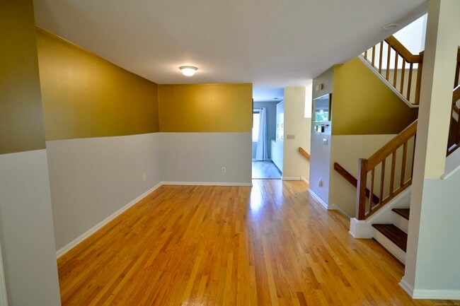 Building Photo - 12 Boulevard Dr