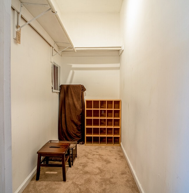 Building Photo - 256 Quassaick Ave