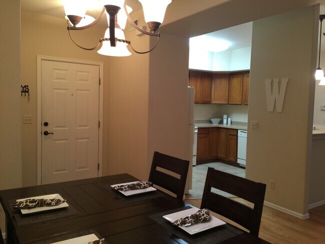 Building Photo - 1995 Montura View