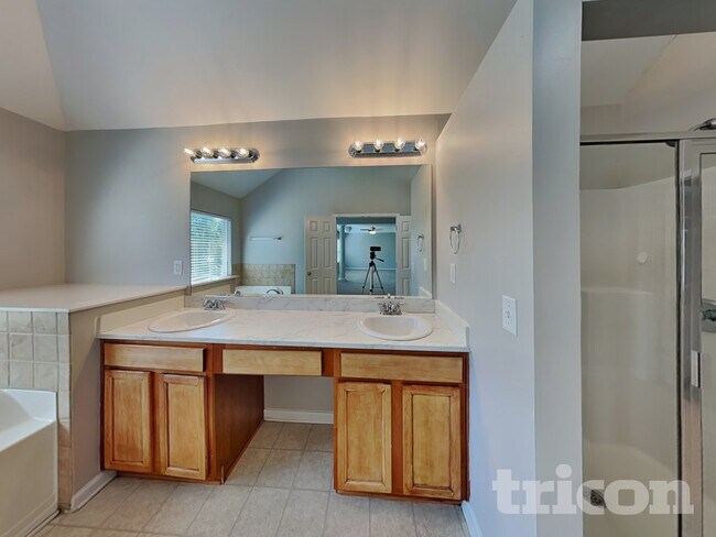 Building Photo - 5517 Village Trace