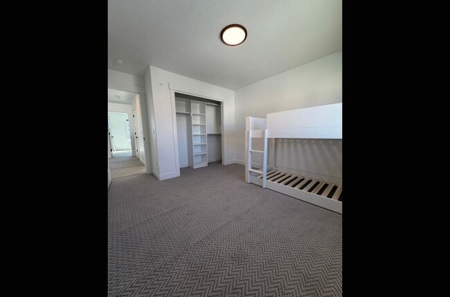 Building Photo - 98 S Serrata Ln