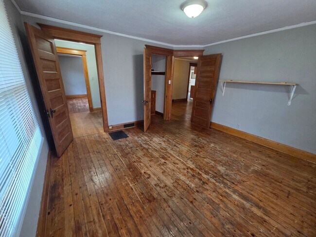 Building Photo - 204 W Locust St