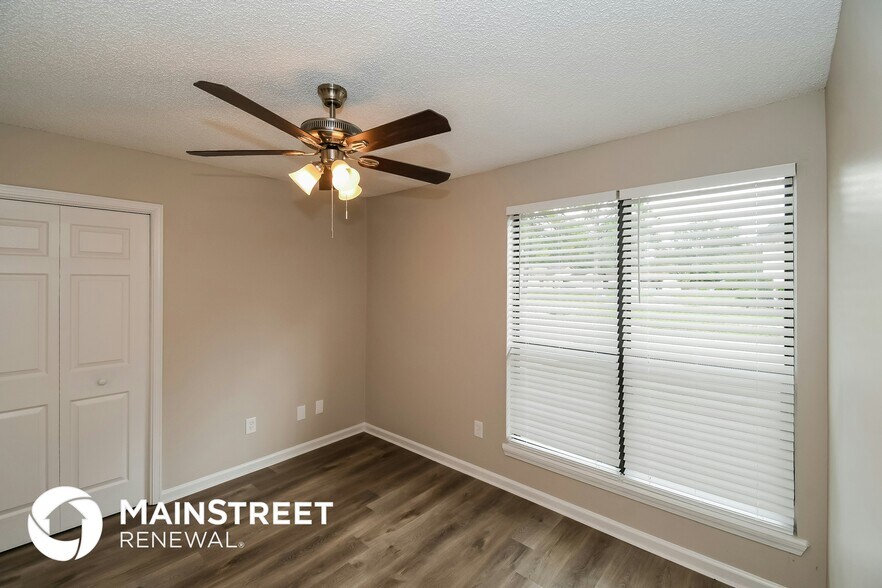 Building Photo - 6472 Dickens Dr