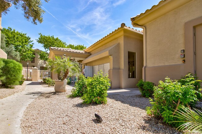 Building Photo - Resort Living in Prime Location Scottsdale...