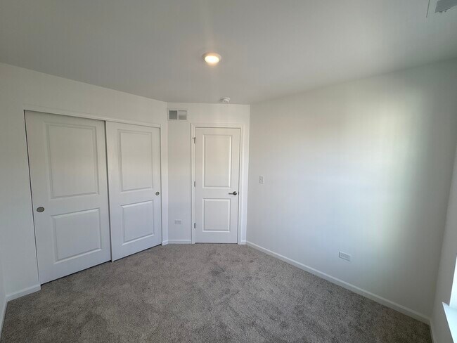 Building Photo - 25636 W Yorkshire Dr