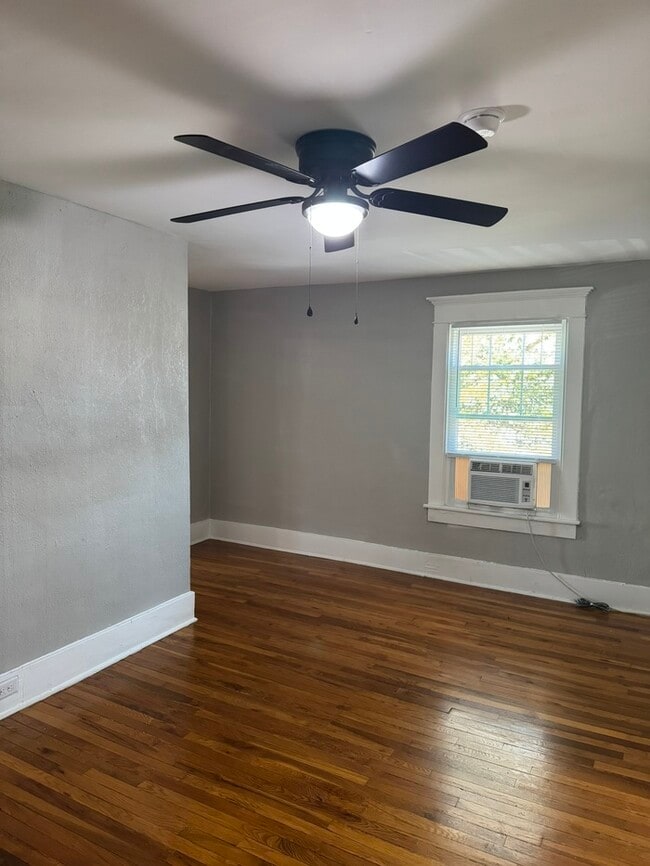 Building Photo - 1020 Sharpe Ave