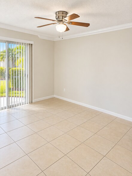 Building Photo - 1211 S Independence Dr