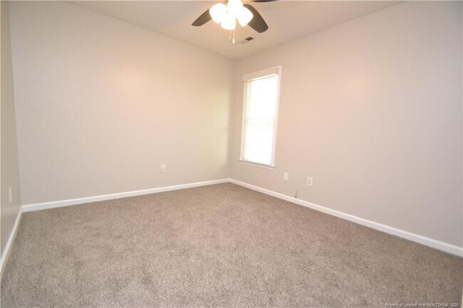 Building Photo - 712 Penncross Dr