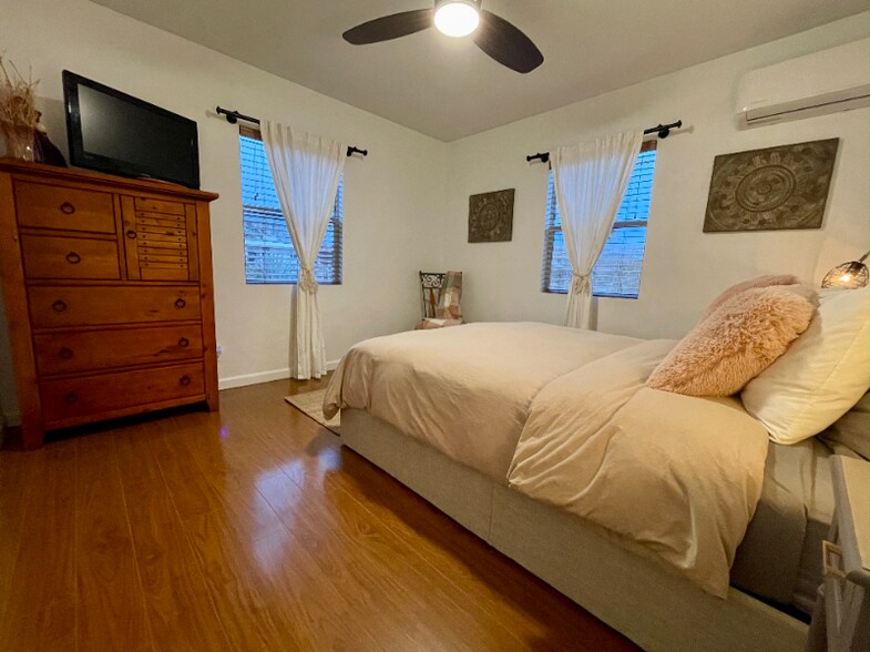 Building Photo - 7546 Sahara Ave