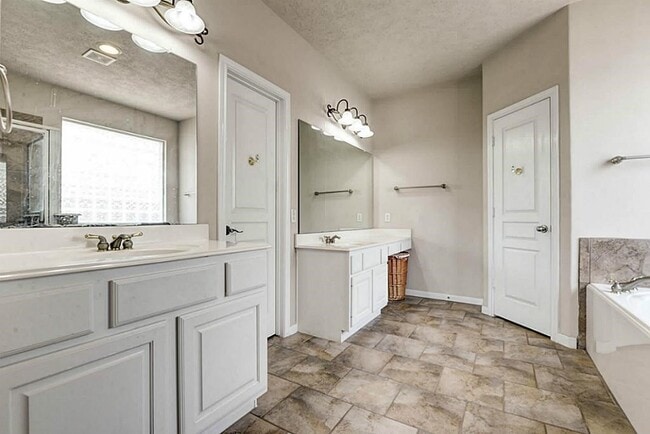 Building Photo - 17415 Memorial Blossom Dr