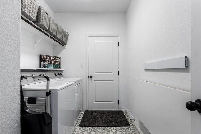 Building Photo - 2233 Santa Isabella Dr
