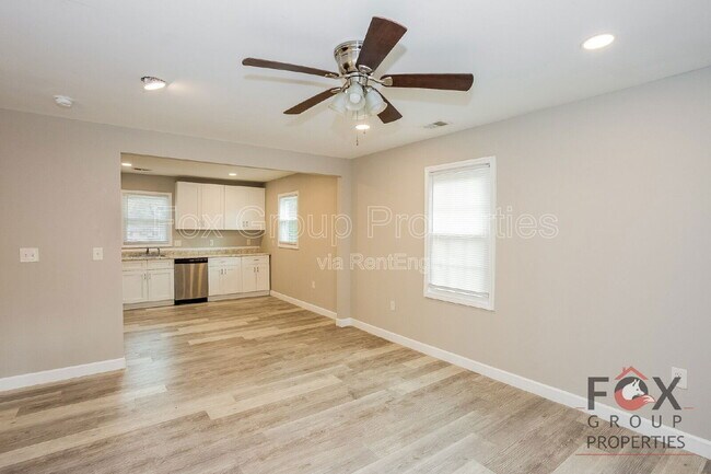 Building Photo - 5407 Venado St