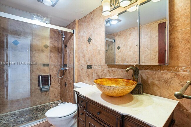 Building Photo - 3375 N Country Club Dr
