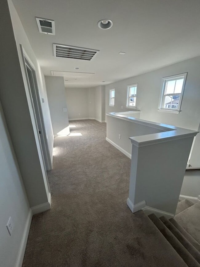 Building Photo - Berkshire Forest