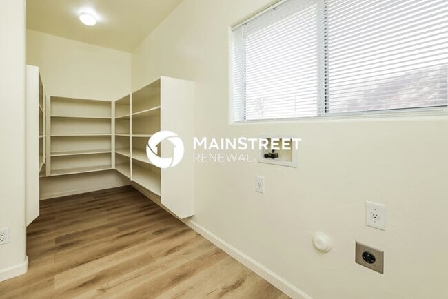 Building Photo - 4 Bedroom Pet-Friendly Home in VAIL, AZ with Main Street Renewal