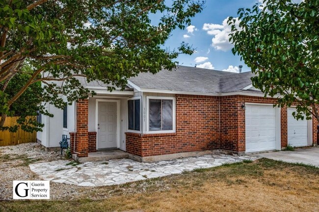 Building Photo - 1001 Hyridge St