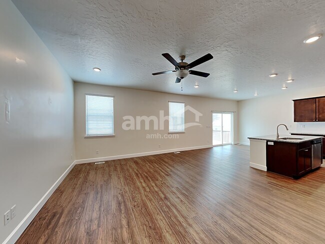 Building Photo - 3028 E S Village Dr