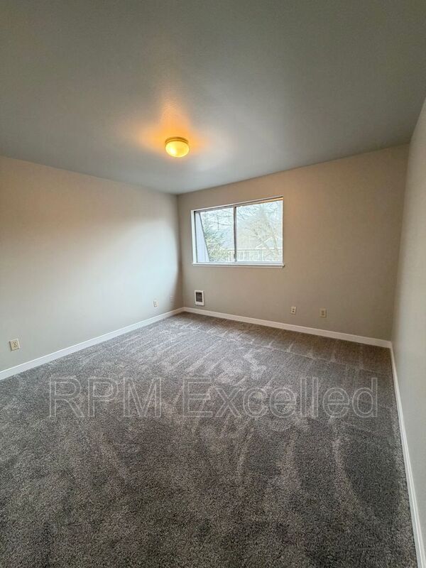 Building Photo - 634 M St NE