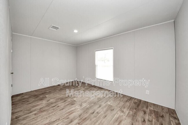 Building Photo - 1560 Brown Rd