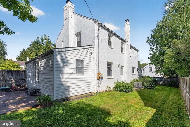 Building Photo - 4325 47th St NW
