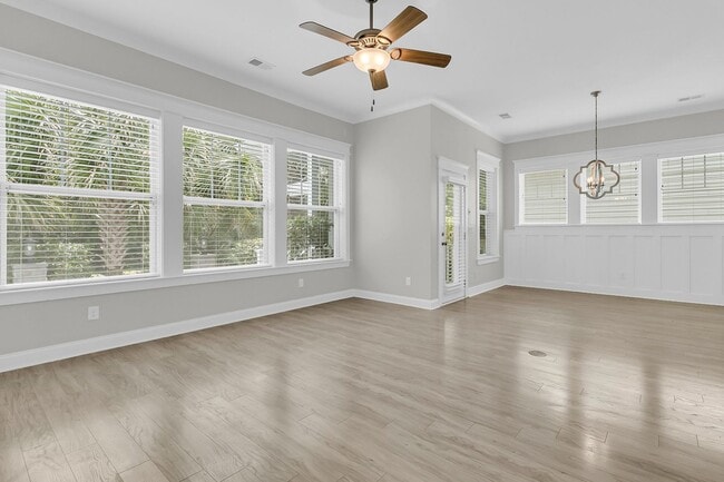 Building Photo - Newly Refreshed Single Story Home in Carol...