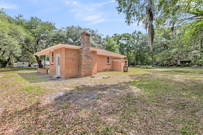 Building Photo - Quiet Coastal Home