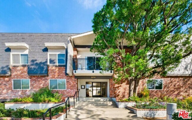 Building Photo - 5252 Coldwater Canyon Ave