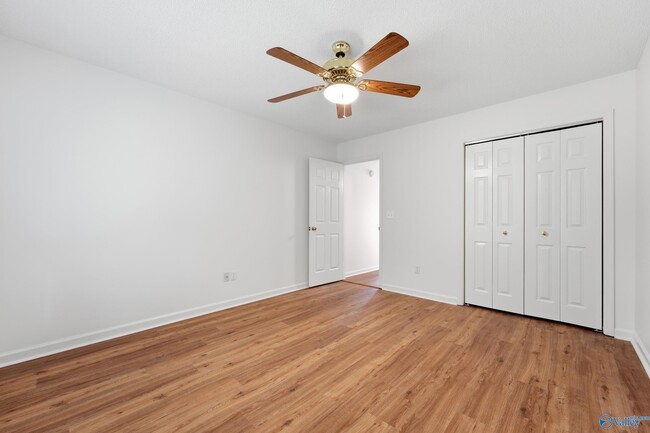 Building Photo - 210 Pebble Brook Dr