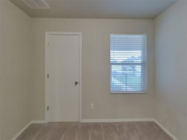 Building Photo - 5217 Saddle Clb Dr