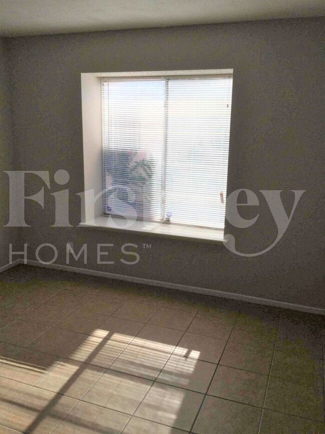 Building Photo - 2368 Valley Dr