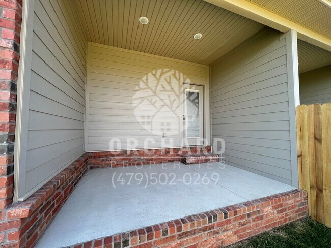 Building Photo - 544 Bradford Dr