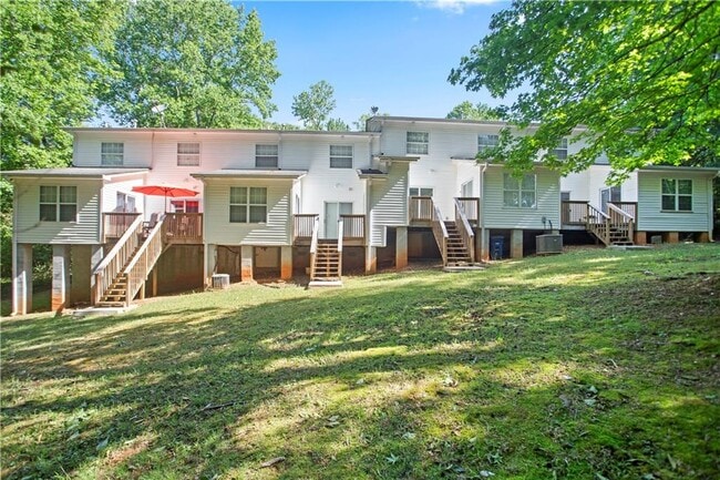 Building Photo - 6712 Lakewood Dr