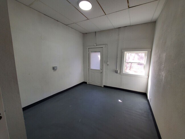 Building Photo - FOR RENT- Large UNIQUE open layout single ...