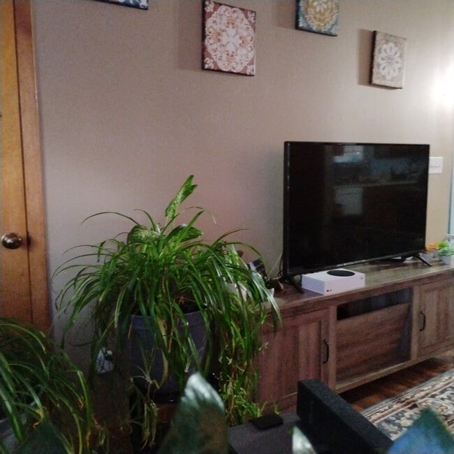 Building Photo - 116 Hidden Valley Dr