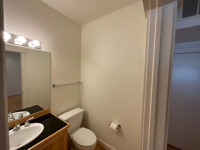 Building Photo - 2 Week Move In Special - Beautiful 2 Bedro...
