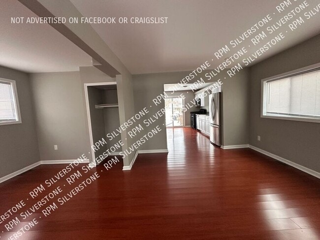 Building Photo - 3113 Emmons Ave